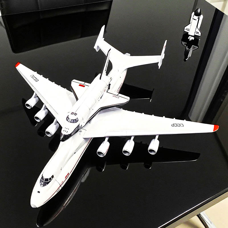 An-225 Carrying Buran (1/200 )