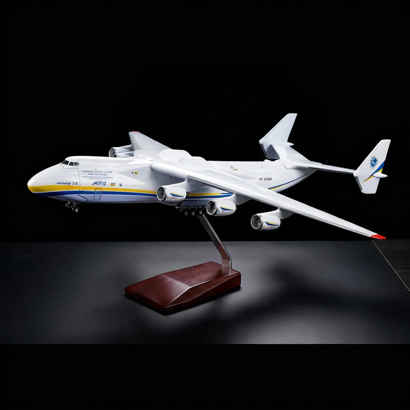 Antonov An-225 Mriya with Buran Space Shuttle Model 1:200 – Premium Diecast Aircraft Display