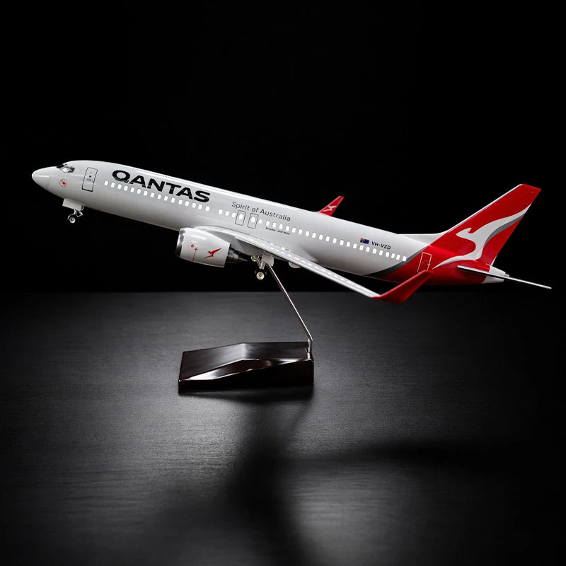 Large 1:85 Scale Qantas Boeing 737-800 Replica - High-Detail Aviation Display Piece