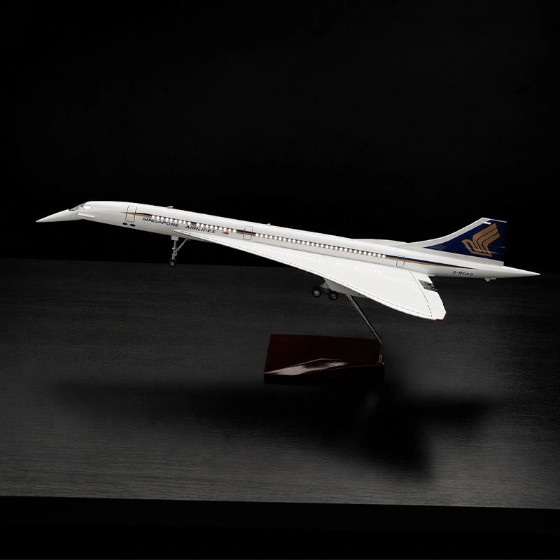 1:125 Scale Concorde Aircraft Model - Unique Singapore Airlines / British Airways Split Livery - Large Desktop Display Plane