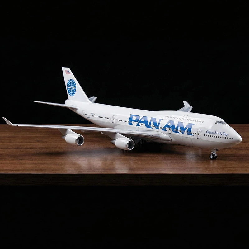 Pan Am Boeing 747 “Queen of the Skies” model aircraft 1:150 scale on display stand