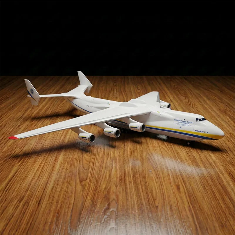 Antonov An-225 Mriya 1:200 Scale