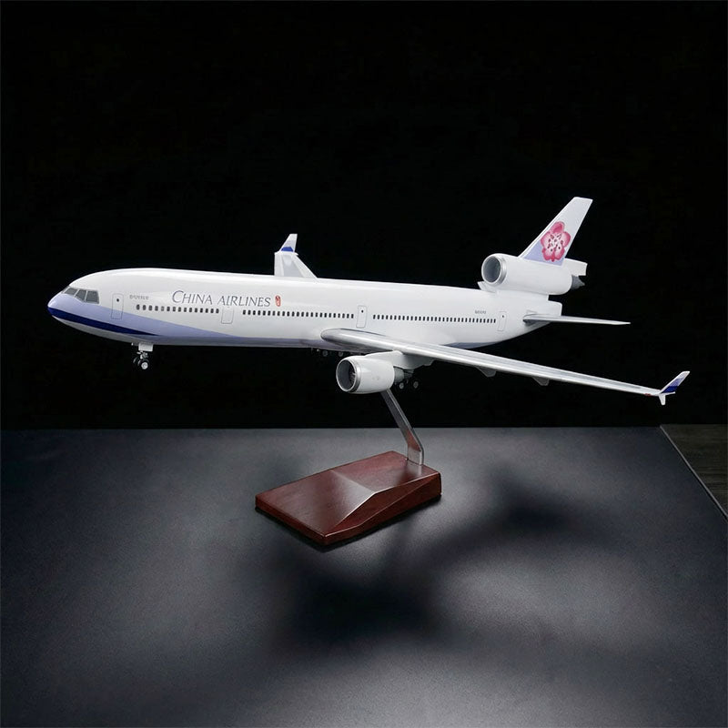 McDonnell Douglas MD-11 Civil Airliner Model Aircraft (1:130)