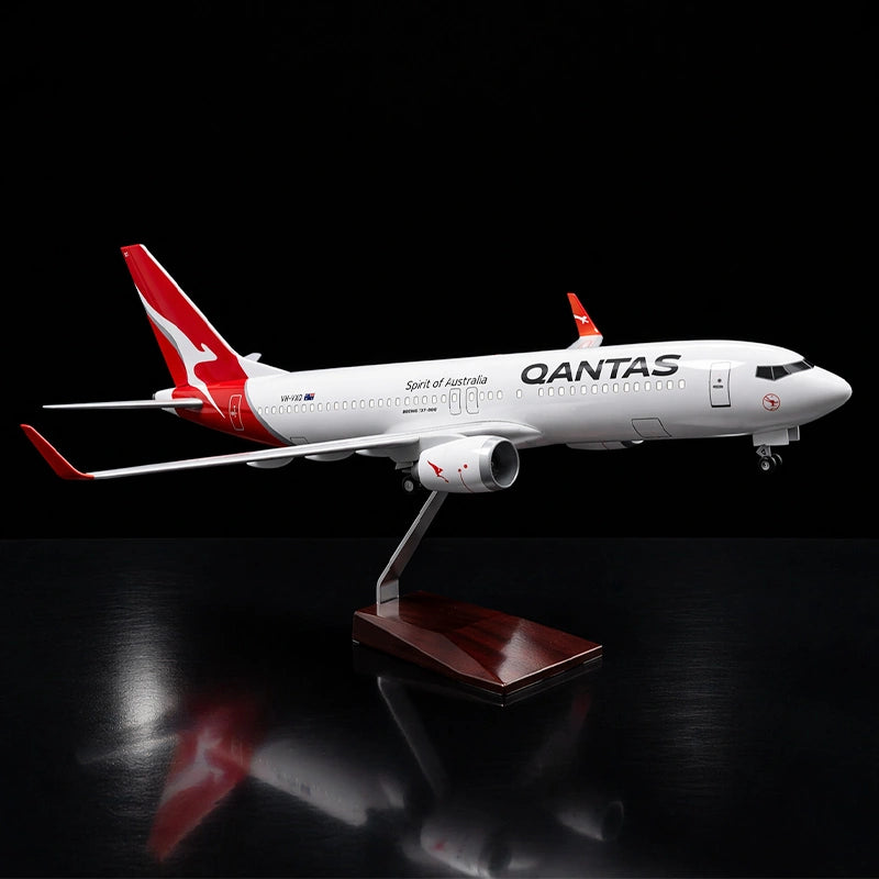Large 1:85 Scale Qantas Boeing 737-800 Replica - High-Detail Aviation Display Piece