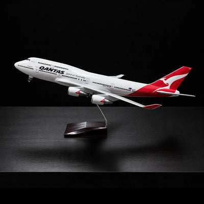large scale Qantas Boeing 747 model airplane 1:150 detailed aircraft display model