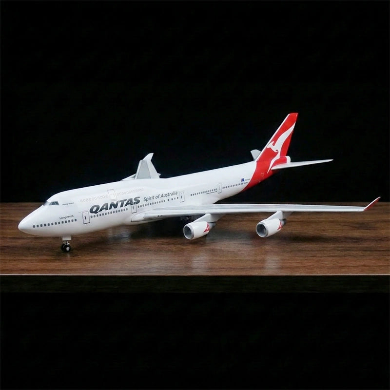 large scale Qantas Boeing 747 model airplane 1:150 detailed aircraft display model