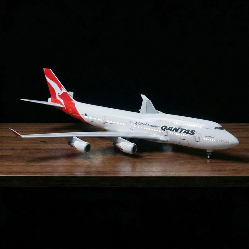 large scale Qantas Boeing 747 model airplane 1:150 detailed aircraft display model