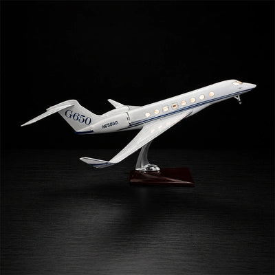 Gulfstream G650 model aircraft 1:50 scale with openable cabin interior on display stand