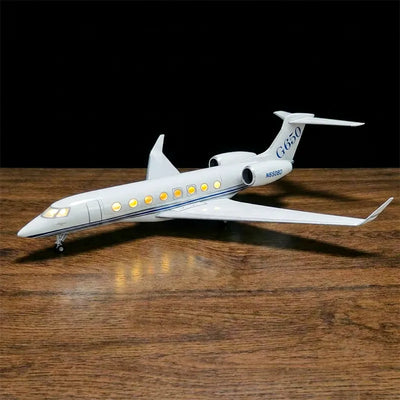Gulfstream G650 model aircraft 1:50 scale with openable cabin interior on display stand