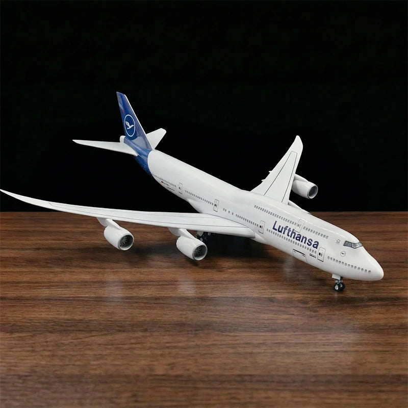 Lufthansa Boeing 747-8 im Maßstab 1:150 – Flugzeugmodell, Produktbild 2