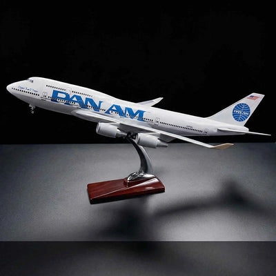 Pan Am Boeing 747 “Queen of the Skies” model aircraft 1:150 scale on display stand
