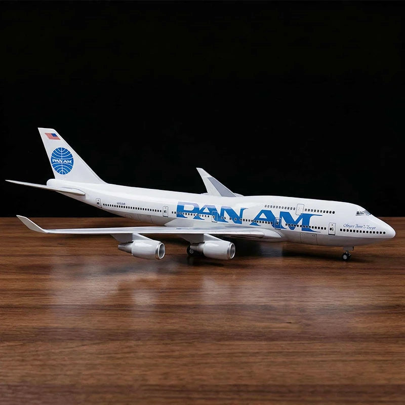 Pan Am Boeing 747 “Queen of the Skies” model aircraft 1:150 scale on display stand